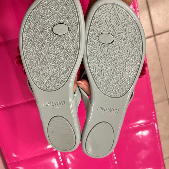 Nine West Womens Macinee Floral Thong Flat Sandals 7,5 - Picture 2 of 3